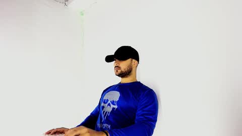 Snapshot of tommy_sccott chatting on September 2025 10:22:02 PM tommy_sccott online show from September 2025 10:22:02 PM