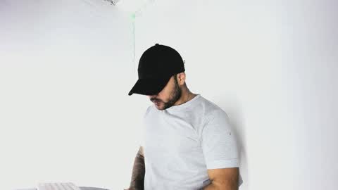 Snapshot of tommy_sccott chatting on October 2025 11:03:01 PM tommy_sccott online show from October 2025 11:03:01 PM