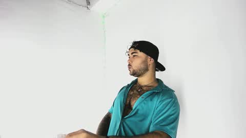 Snapshot of tommy_sccott chatting on October 2025 10:43:02 PM tommy_sccott online show from October 2025 10:43:02 PM