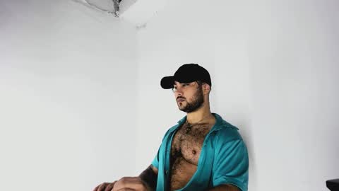 Snapshot of tommy_sccott chatting on October 2025 11:03:02 PM tommy_sccott online show from October 2025 11:03:02 PM