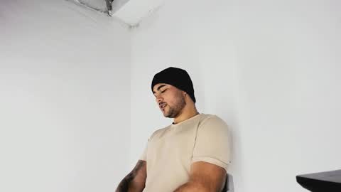 Snapshot of tommy_sccott chatting on October 2025 11:51:02 PM tommy_sccott online show from October 2025 11:51:02 PM