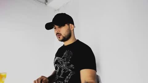 Snapshot of tommy_sccott chatting on November 2025 09:57:02 PM tommy_sccott online show from November 2025 09:57:02 PM