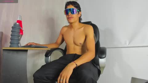 Snapshot of tommyhot7 chatting on June 2026 09:13:01 PM tommyhot7 online show from June 2026 09:13:01 PM