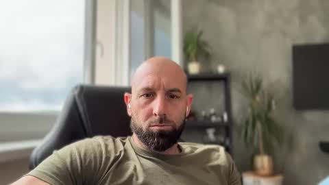 Snapshot of tommyx01 chatting on June 2026 07:17:02 AM Thomas Fit online show from June 2026 07:17:02 AM
