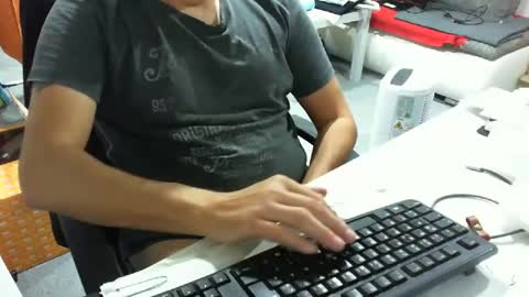 Snapshot of tomtom02029 chatting on October 2025 07:56:02 PM Tom online show from October 2025 07:56:02 PM