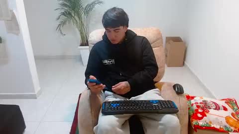 tomy337271 online show from December 2025 12:55:01 PM