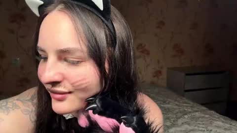 Snapshot of tondamikhail chatting on February 2026 03:13:02 PM Bella online show from February 2026 03:13:02 PM