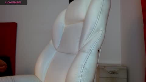 Snapshot of tonibelmont chatting on December 2024 09:45:01 PM TONI BELMONT online show from December 2024 09:45:01 PM