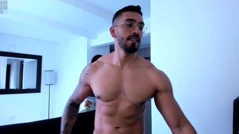 Snapshot of tony_muscle1 chatting on January 2025 08:25:02 PM tony muscle1 online show from January 2025 08:25:02 PM
