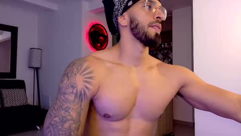 Snapshot of tony_muscle1 chatting on September 2025 10:48:01 PM tony muscle1 online show from September 2025 10:48:01 PM