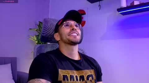 Snapshot of tony_muscle1 chatting on June 2026 09:42:02 PM tony muscle1 online show from June 2026 09:42:02 PM