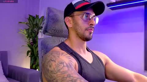 Snapshot of tony_muscle1 chatting on June 2026 07:14:01 PM tony muscle1 online show from June 2026 07:14:01 PM