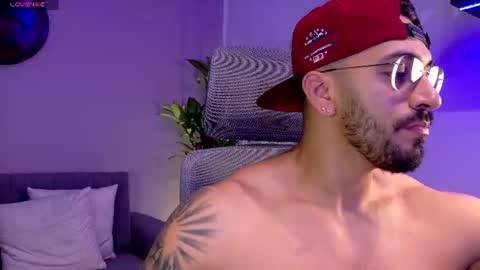 Snapshot of tony_muscle1 chatting on July 2026 01:24:01 PM tony muscle1 online show from July 2026 01:24:01 PM
