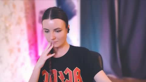 Elizabeth online show from March 2025 05:17:02 PM