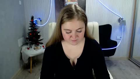Snapshot of tori_blond chatting on December 2024 10:40:01 AM tori_blond online show from December 2024 10:40:01 AM