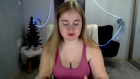 Snapshot of tori_blond chatting on January 2025 07:30:01 AM tori_blond online show from January 2025 07:30:01 AM