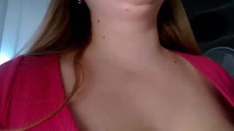 Snapshot of tori_blond chatting on October 2025 07:05:02 AM tori_blond online show from October 2025 07:05:02 AM