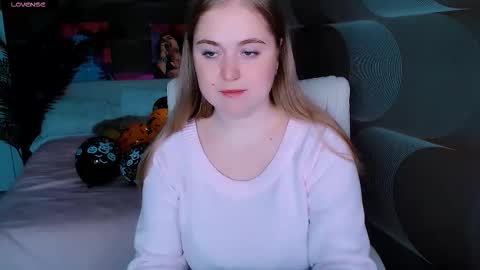 Snapshot of tori_blond chatting on November 2025 07:38:02 AM tori_blond online show from November 2025 07:38:02 AM