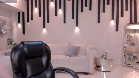 Tori Cross online show from February 2025 11:27:02 AM