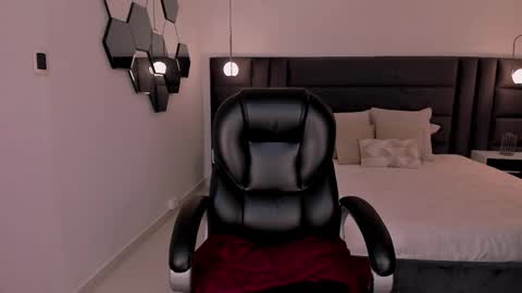 Tori Cross online show from March 2025 03:30:02 PM