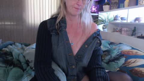 Snapshot of total_aussie_milfs chatting on July 2026 02:27:02 AM Milly online show from July 2026 02:27:02 AM