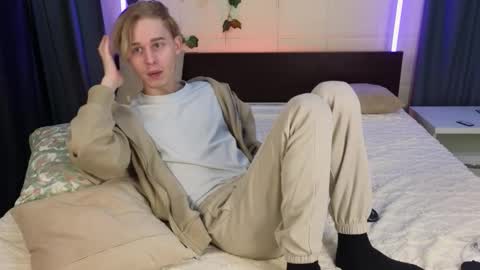 Snapshot of toxicpassion chatting on December 2025 01:05:02 PM Max online show from December 2025 01:05:02 PM