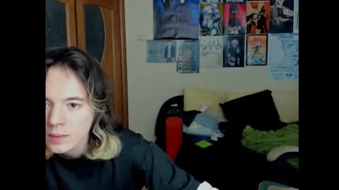 Snapshot of traharaaa chatting on December 2025 02:12:02 PM Ariana and Erik online show from December 2025 02:12:02 PM