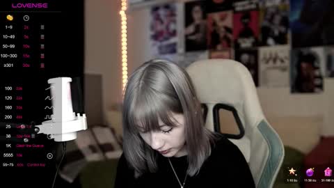 Snapshot of traharaaa chatting on February 2026 01:04:01 PM Ariana and Erik online show from February 2026 01:04:01 PM