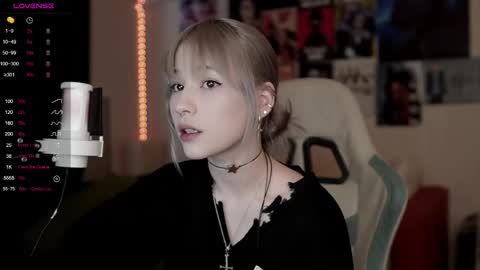 Snapshot of traharaaa chatting on March 2026 01:18:02 PM Ariana and Erik online show from March 2026 01:18:02 PM