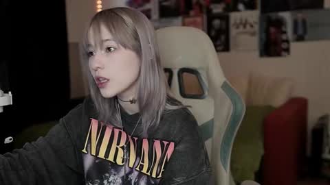 Snapshot of traharaaa chatting on March 2026 01:51:01 PM Ariana and Erik online show from March 2026 01:51:01 PM