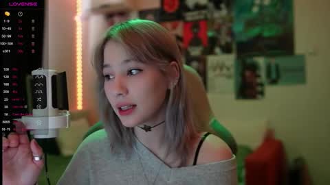 Snapshot of traharaaa chatting on March 2026 12:10:02 PM Ariana and Erik online show from March 2026 12:10:02 PM