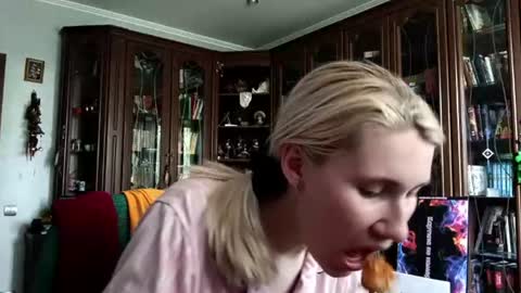 Snapshot of tranhardisty chatting on June 2026 06:33:02 AM Lesly online show from June 2026 06:33:02 AM