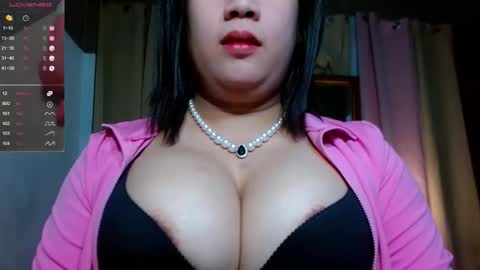 Snapshot of travelergirl chatting on May 2026 11:59:01 AM travelergirl online show from May 2026 11:59:01 AM