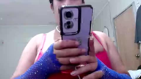 Snapshot of travelergirl chatting on May 2026 05:53:01 PM travelergirl online show from May 2026 05:53:01 PM