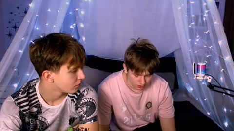 Travis online show from October 2025 07:42:02 PM