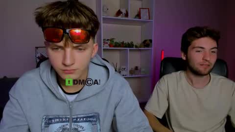 Travis online show from October 2025 07:01:02 PM