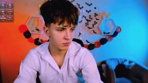 Travis online show from November 2025 07:49:02 PM