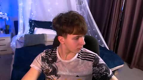 Travis online show from November 2025 09:03:02 PM