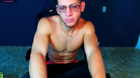 TRAVIS. online show from February 2025 07:36:01 PM