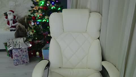 TRAVISS HOLDEN online show from December 2024 11:39:01 PM