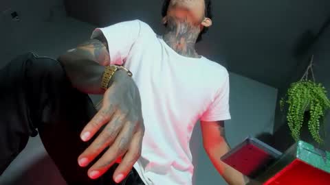 TRAV - INDEPENDENT MODEL online show from October 2025 01:49:01 AM