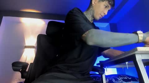 TRAV - INDEPENDENT MODEL online show from November 2025 09:59:01 PM