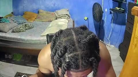 travisx_ online show from May 2026 06:43:02 AM