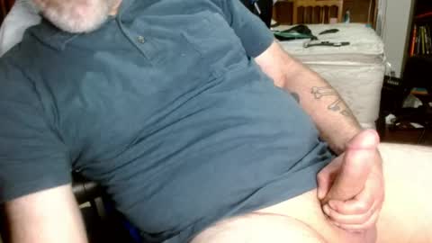 Snapshot of treasured_trash chatting on April 2026 07:20:01 PM Dilly Dally online show from April 2026 07:20:01 PM
