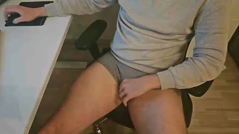 Snapshot of tree1989 chatting on December 2024 07:59:02 PM tree1989 online show from December 2024 07:59:02 PM