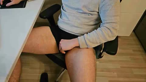 Snapshot of tree1989 chatting on December 2024 09:41:02 PM tree1989 online show from December 2024 09:41:02 PM