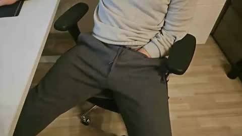 Snapshot of tree1989 chatting on December 2024 11:28:01 PM tree1989 online show from December 2024 11:28:01 PM