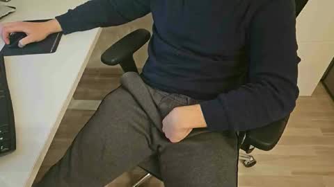 Snapshot of tree1989 chatting on January 2025 11:12:01 PM tree1989 online show from January 2025 11:12:01 PM