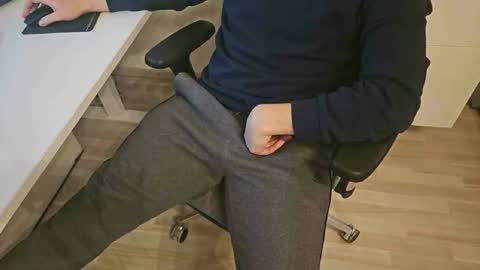 Snapshot of tree1989 chatting on January 2025 07:02:02 PM tree1989 online show from January 2025 07:02:02 PM