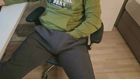 Snapshot of tree1989 chatting on January 2025 10:50:02 PM tree1989 online show from January 2025 10:50:02 PM